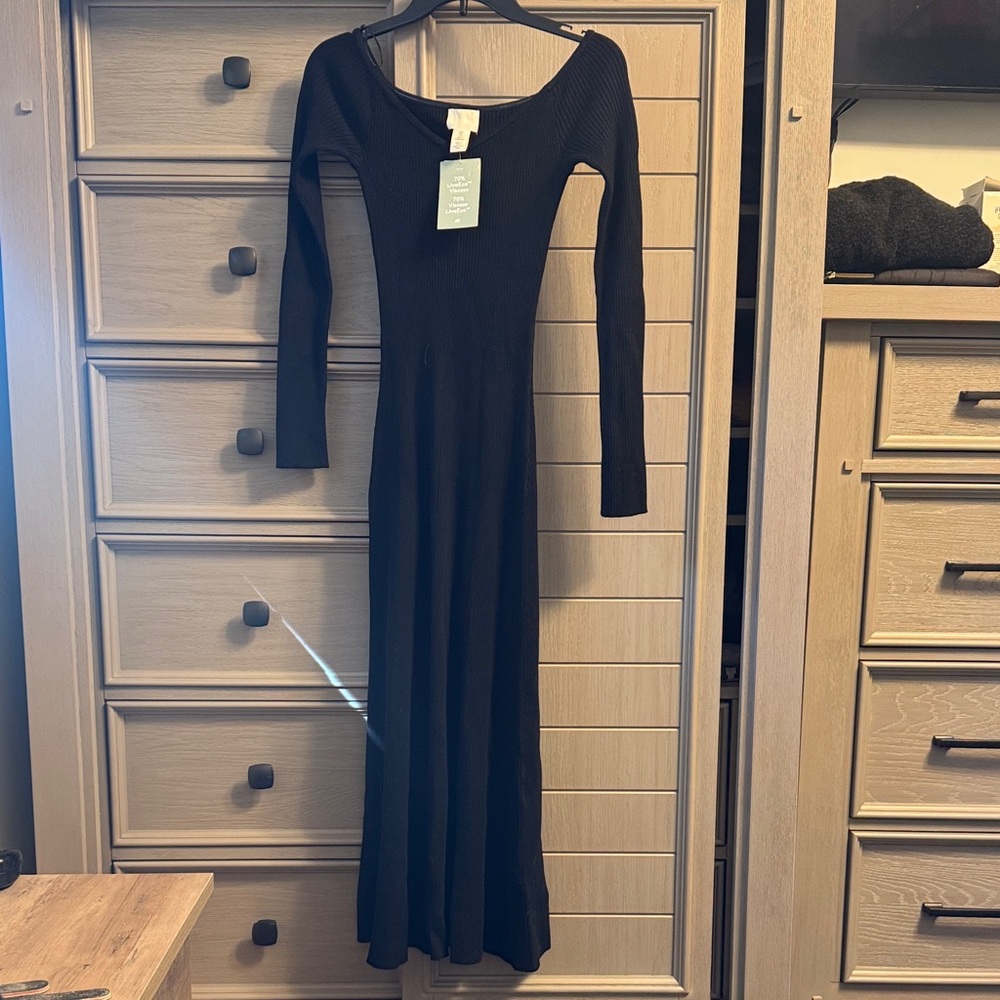 H&M Black Long Sleeve sweater Dress size small. Never worn.